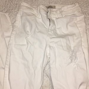 hollister jeans size 28 or 7 regular